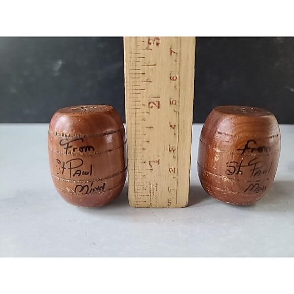 Vintage Wooden Barrel Shaped Salt And Pepper Shakers Souvenir From St. Paul... - Picture 3 of 10